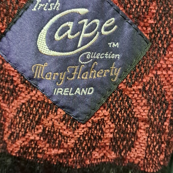 Irish Cape - Picture 6 of 6